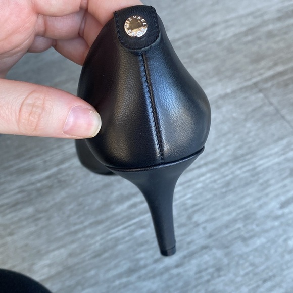 MK black leather pumps NWOT - Picture 5 of 6